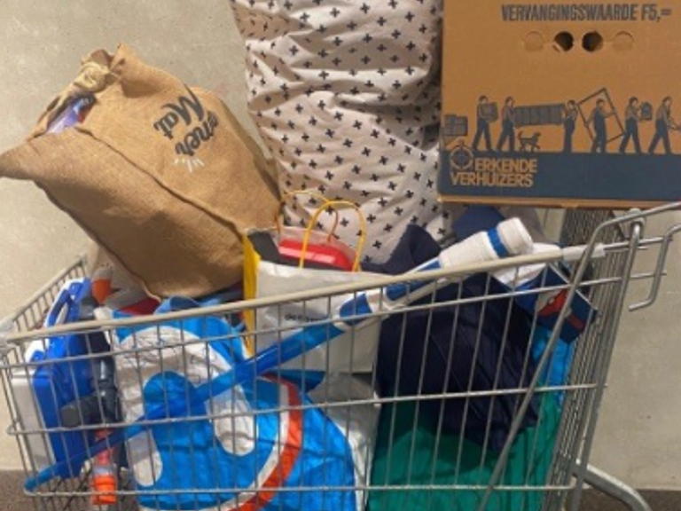 Kar met donaties voor sintvoorieder1