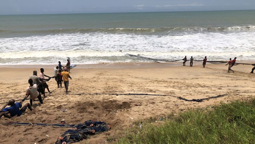 Visvangst aan de Ghanese kust (Foto: Henk den Heijer)