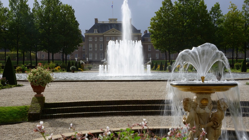 Paleis Het Loo De Konings' Sprong In De Boventuin Met De Pauwenfontein Foto Hans Clauzing 2500