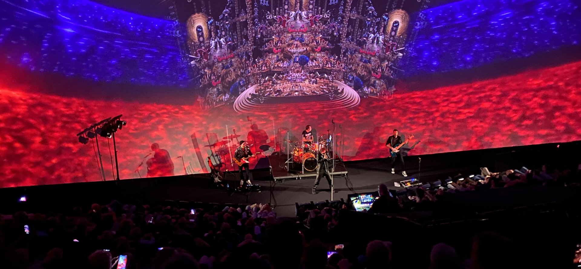 U2two live in de Dome