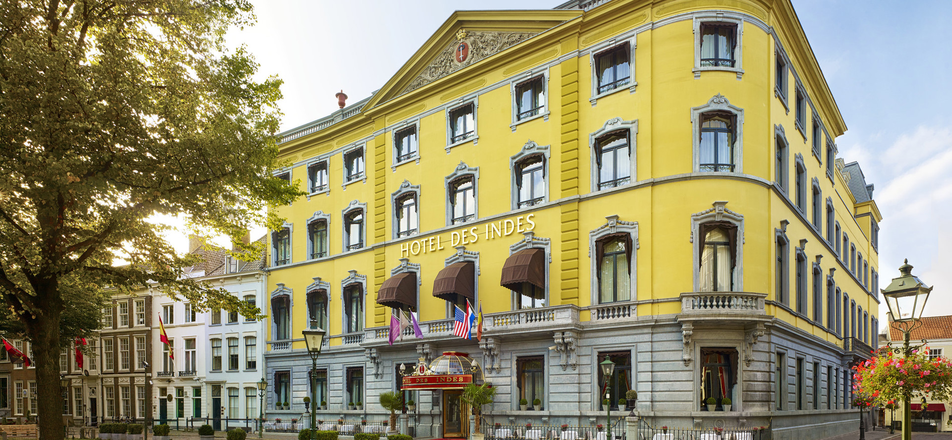 Daymee Smit, Hotel Des Indes Exterior