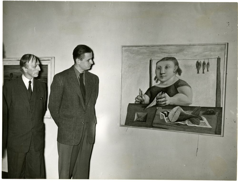 &#039;De visvrouw&#039; van Co Westerik, met links Albert Termote. collectie Haags Gemeentearchief. Foto Friezer-Stokvis. 1951 res