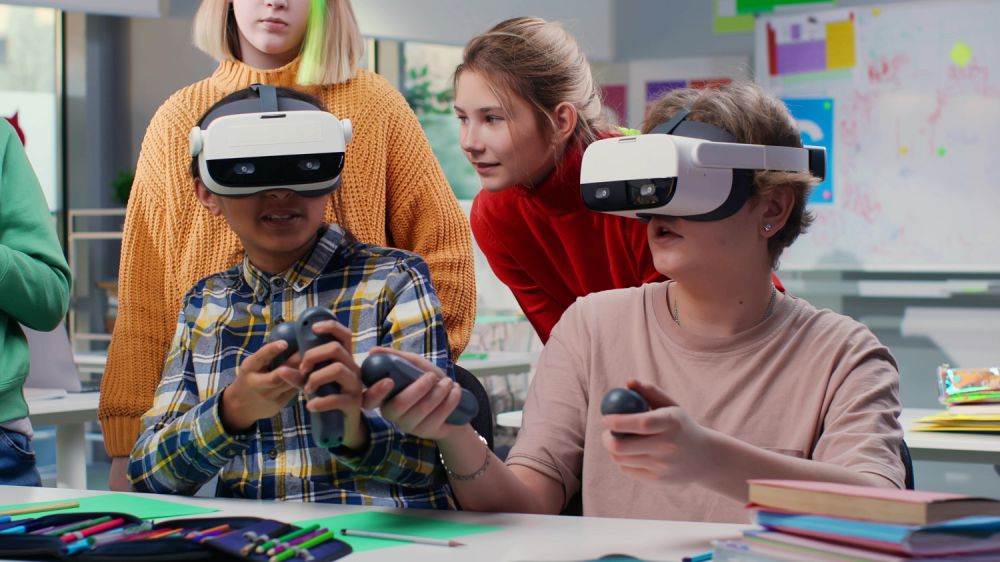 Schoolkinderen met VR bril